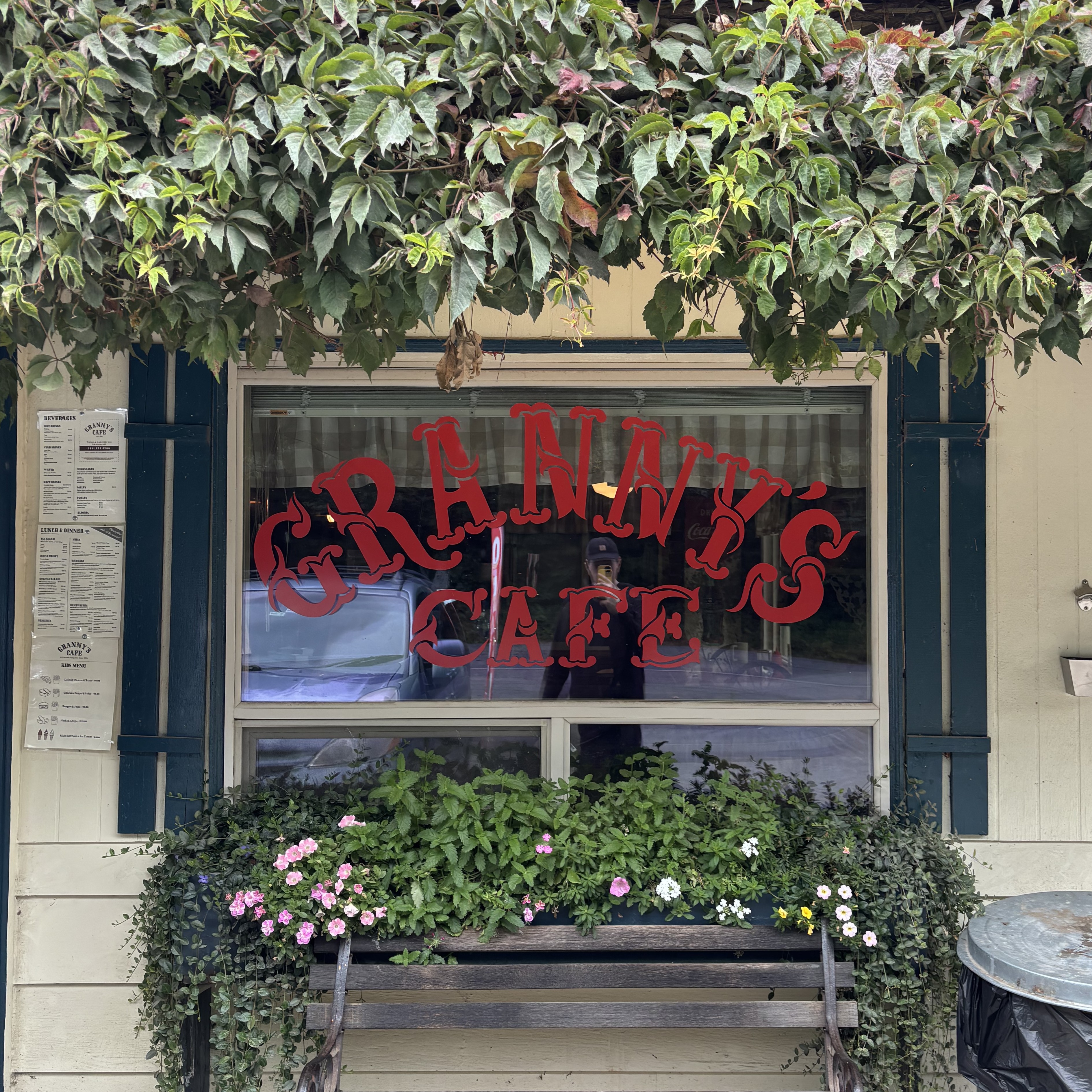 Grannies Diner restaurant in Forks with retro signage