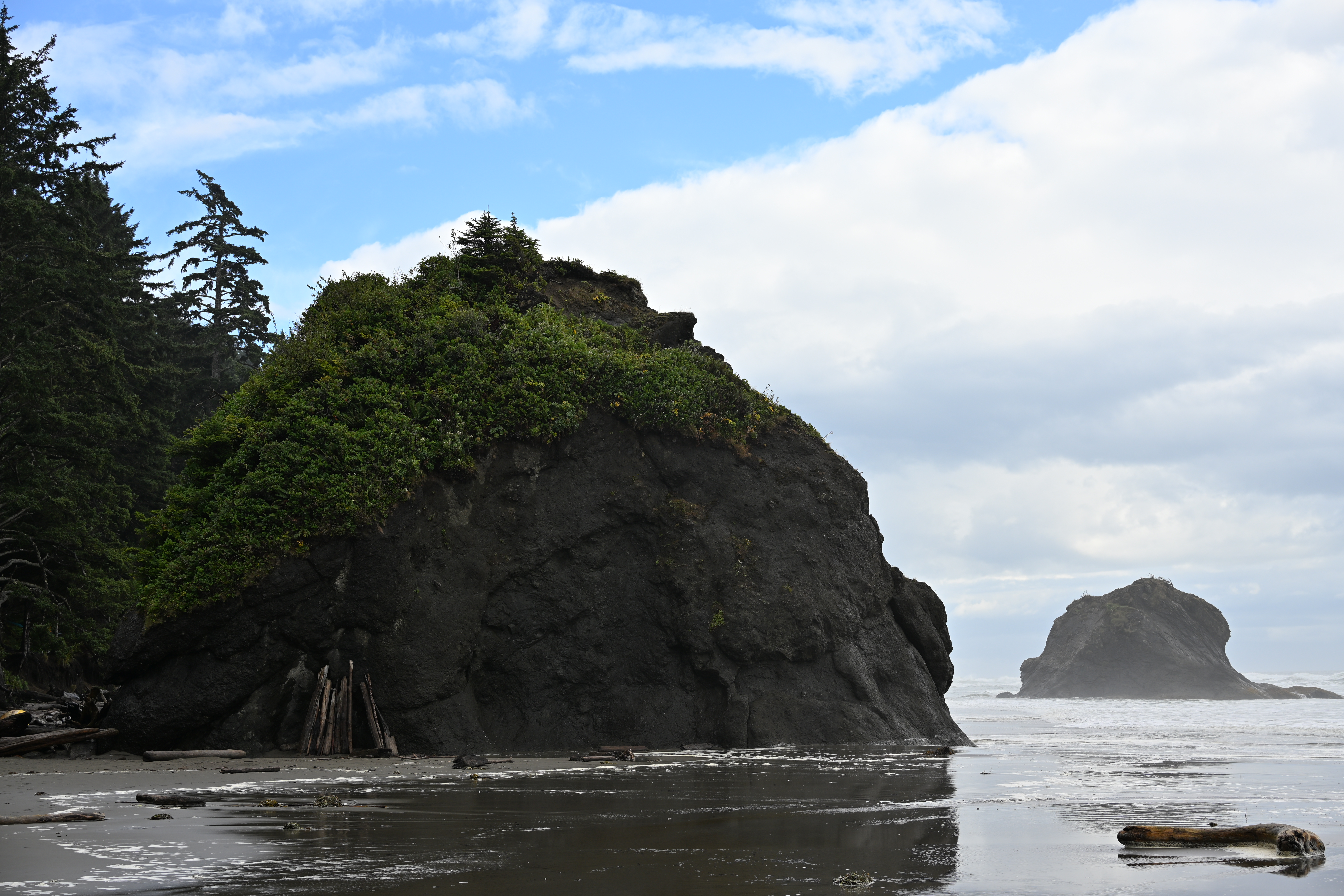 Closer up view of the sea stack rocks on second beach in olympic national park